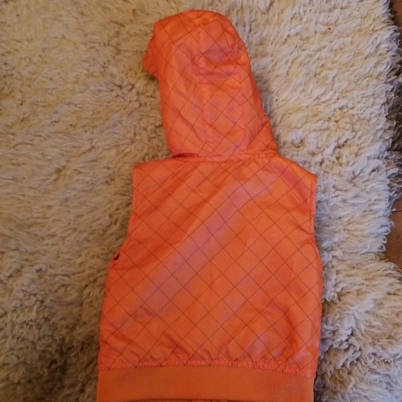 Coogi quilted hooded vest - Picture 4 of 6